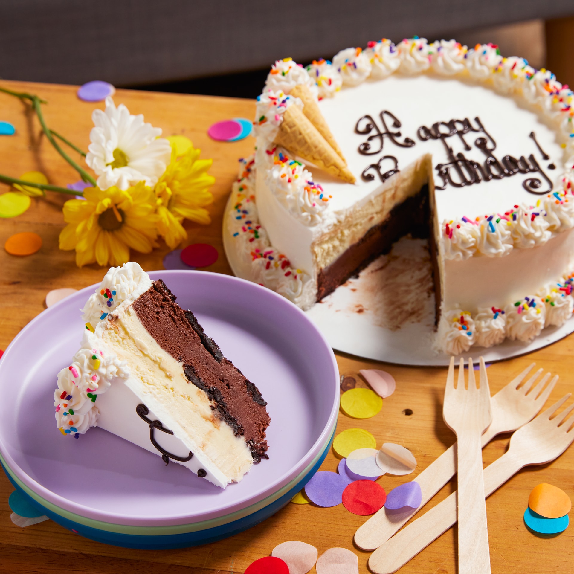 Ice cream shop cakes near me
